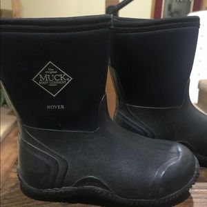 Kids muck boots size 3 good condition